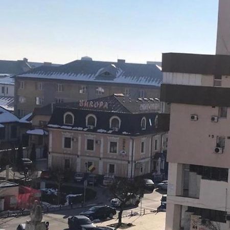 Garsoniera Lux Centru Pietonal Tirgu - Jiu Târgu Jiu Exterior foto